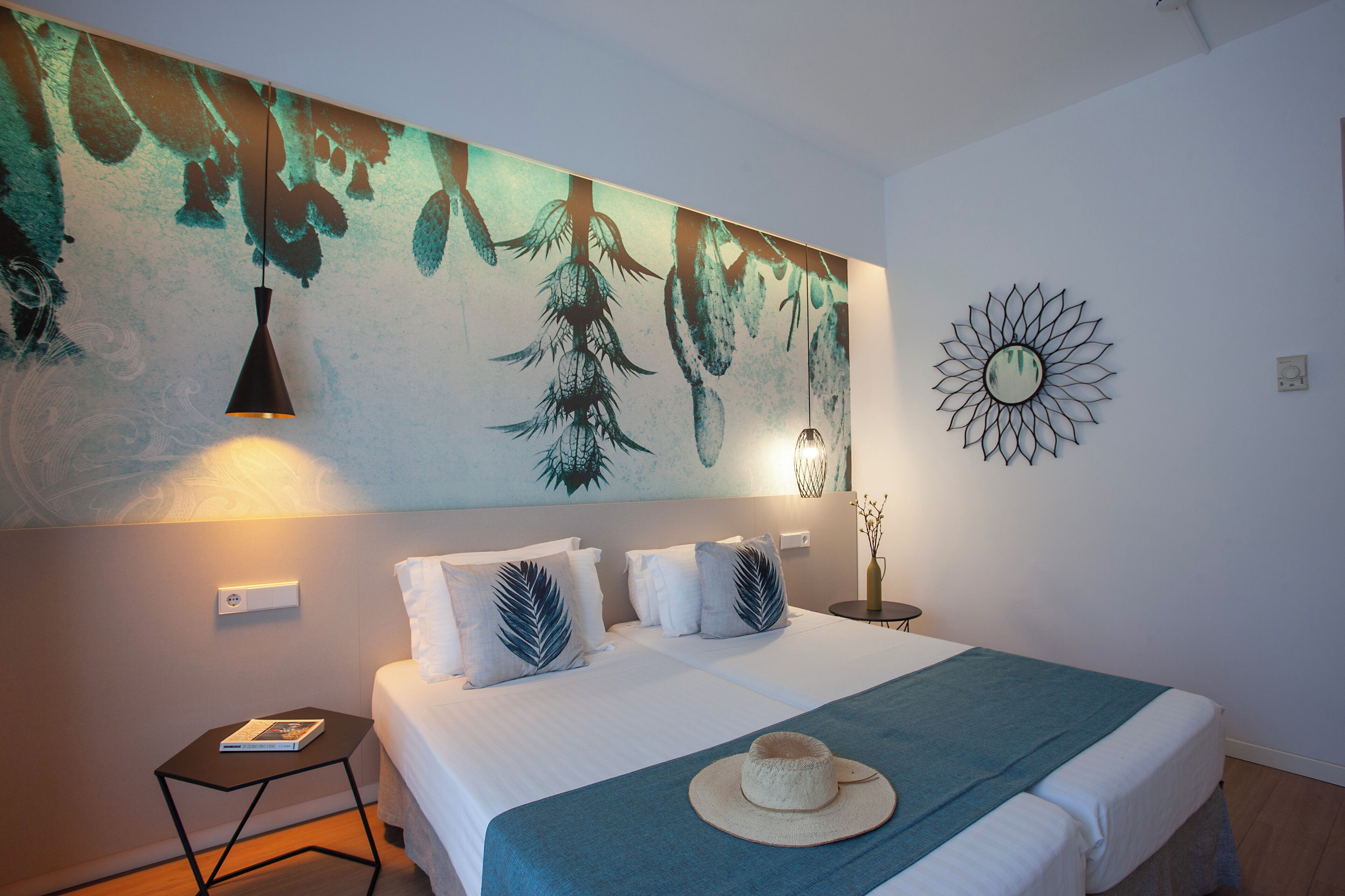 single room, balcony (large) | in-room safe, desk, blackout curtains, free wifi