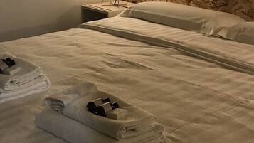 Comfort-Dreibettzimmer | Hochwertige Bettwaren, Minibar, Schreibtisch, kostenloses WLAN