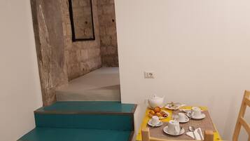 Café da manhã com buffet grátis todos os dias