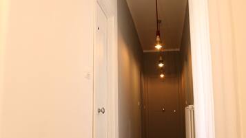 Standard-Dreibettzimmer | Hochwertige Bettwaren, Minibar, Schreibtisch, kostenloses WLAN