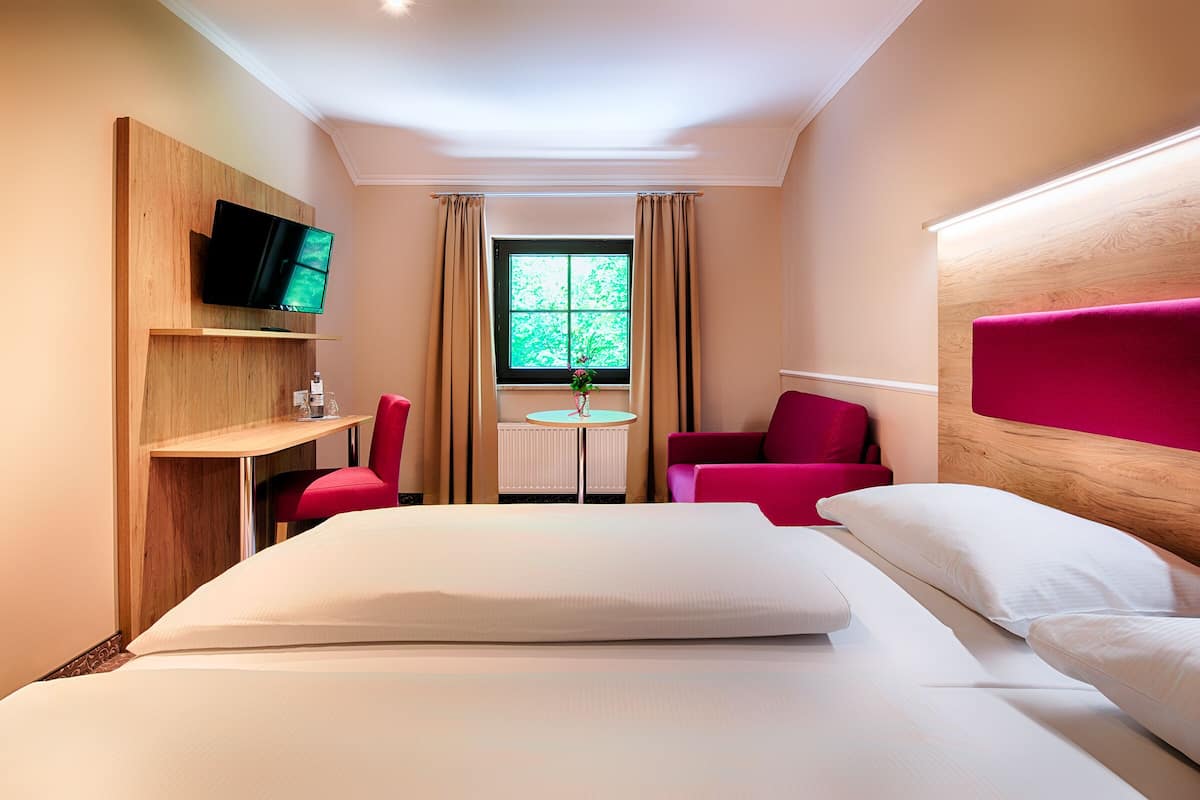 double room, park view (waldblick) | living area | flat-screen tv