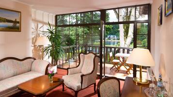 Suite | Living area | Flat-screen TV