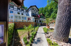 Front of property - Hotel Seeschloss (Wandlitz)