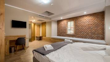 Classic Double Room | Desk, iron/ironing board, rollaway beds, free WiFi