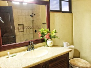 Bathroom - Casa Carolina Gran Pacifica Resort (Villa El Carmen)