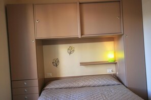 In-room safe, soundproofing, cots/infant beds, free WiFi - Casa vacanze Cucciolo (Rimini)
