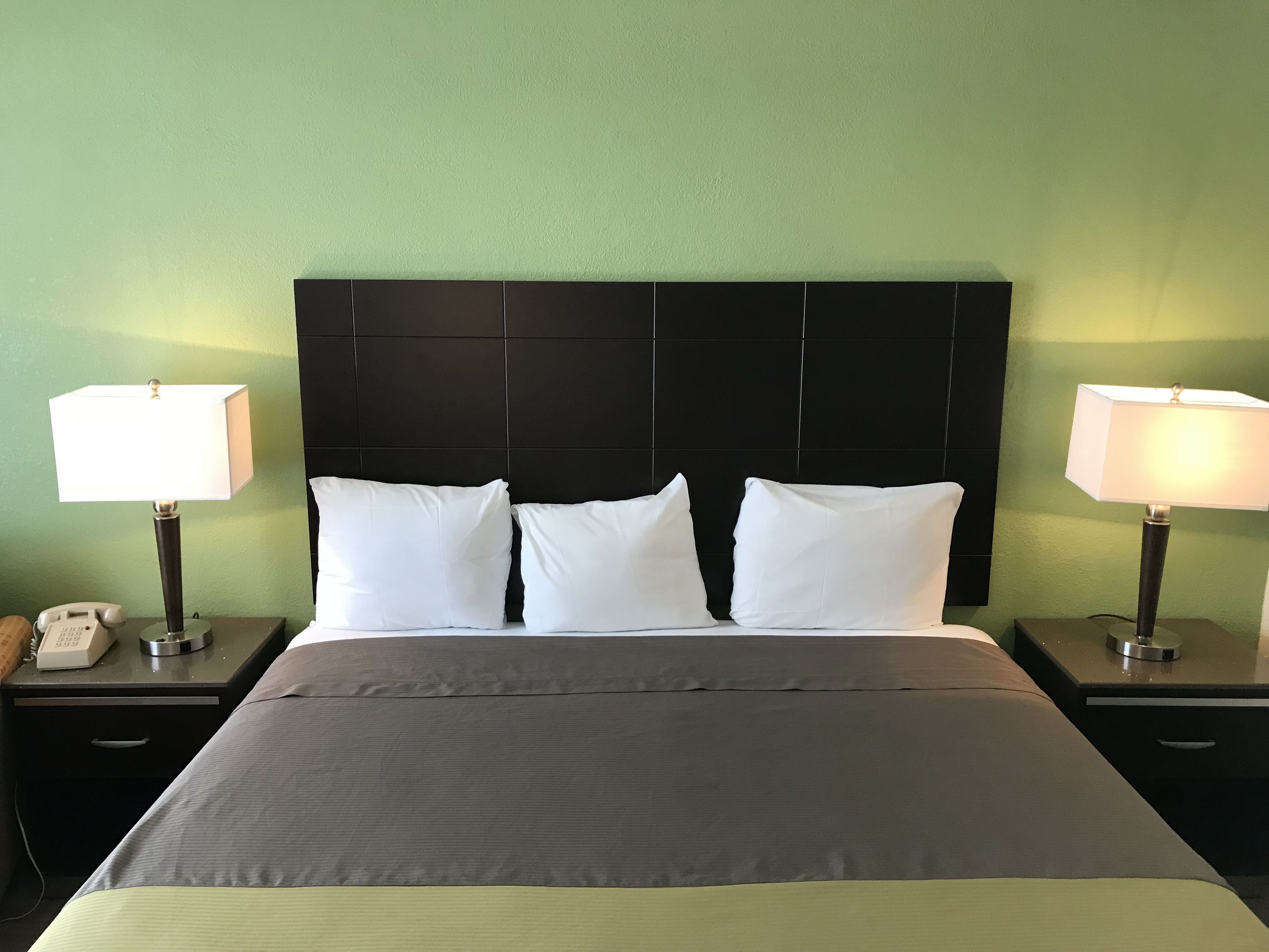 Standard Room, 1 King Bed | Desk, iron/ironing board, cribs/infant beds, free WiFi