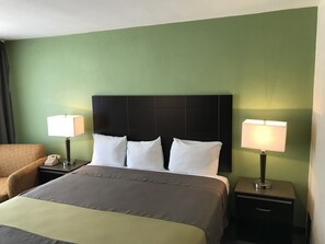 Habitació estàndard, 1 llit de matrimoni gran | Escriptori, planxa i posts de planxar, bressols i wifi gratuïta 