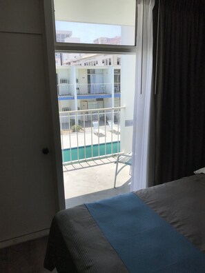 Habitació estàndard, 2 llits de matrimoni | Escriptori, planxa i posts de planxar, bressols i wifi gratuïta 