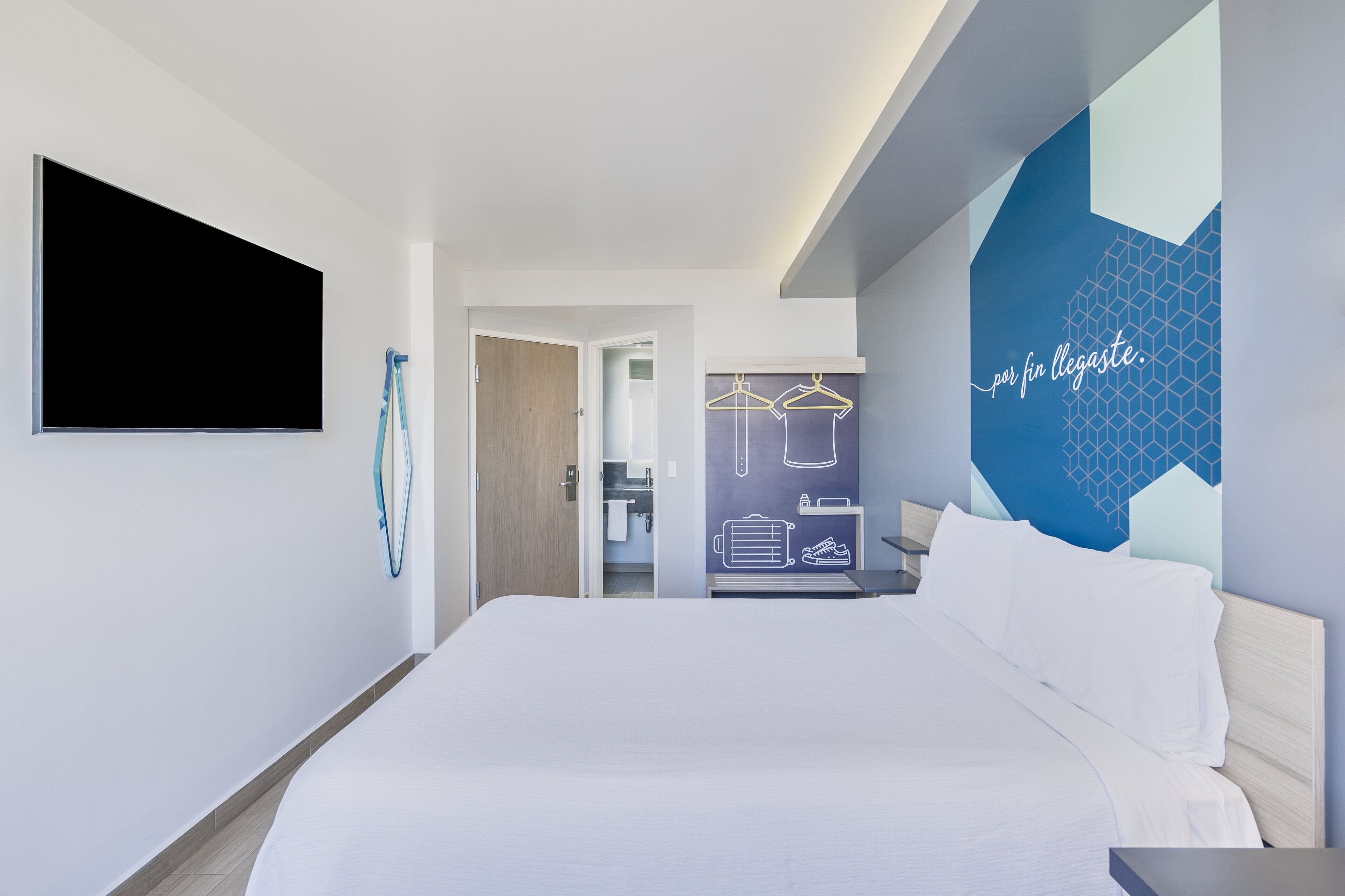 superior room, 1 queen bed, non smoking | in-room safe, desk, free wifi, bed sheets