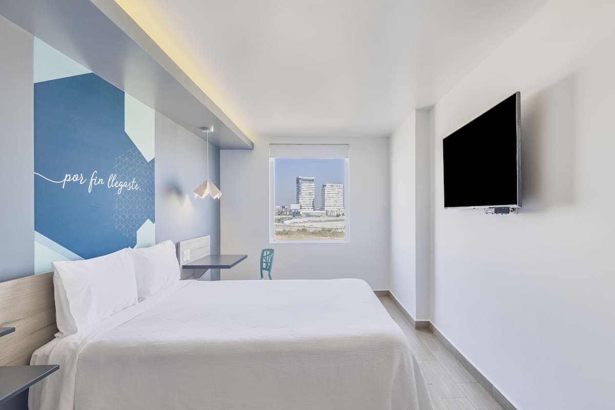 Superior Room, 1 Queen Bed, Non Smoking | In-room safe, desk, free WiFi, bed sheets