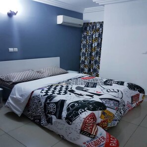 Appartement Confort, 2 chambres, balcon | 2 chambres, bureau, fer et planche à repasser, Wi-Fi gratuit