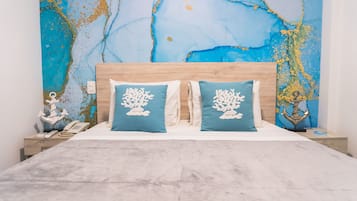 Deluxe kamer, 1 queensize bed | 1 slaapkamer, luxe beddengoed, een minibar met enkele gratis items
