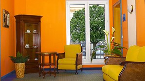 Lobby-lounge