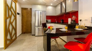 Coffee/tea maker, fridge, microwave, cookware/dishes/utensils - Soul Hometown Apartments by Mikitito Rentals (Playa del Carmen)