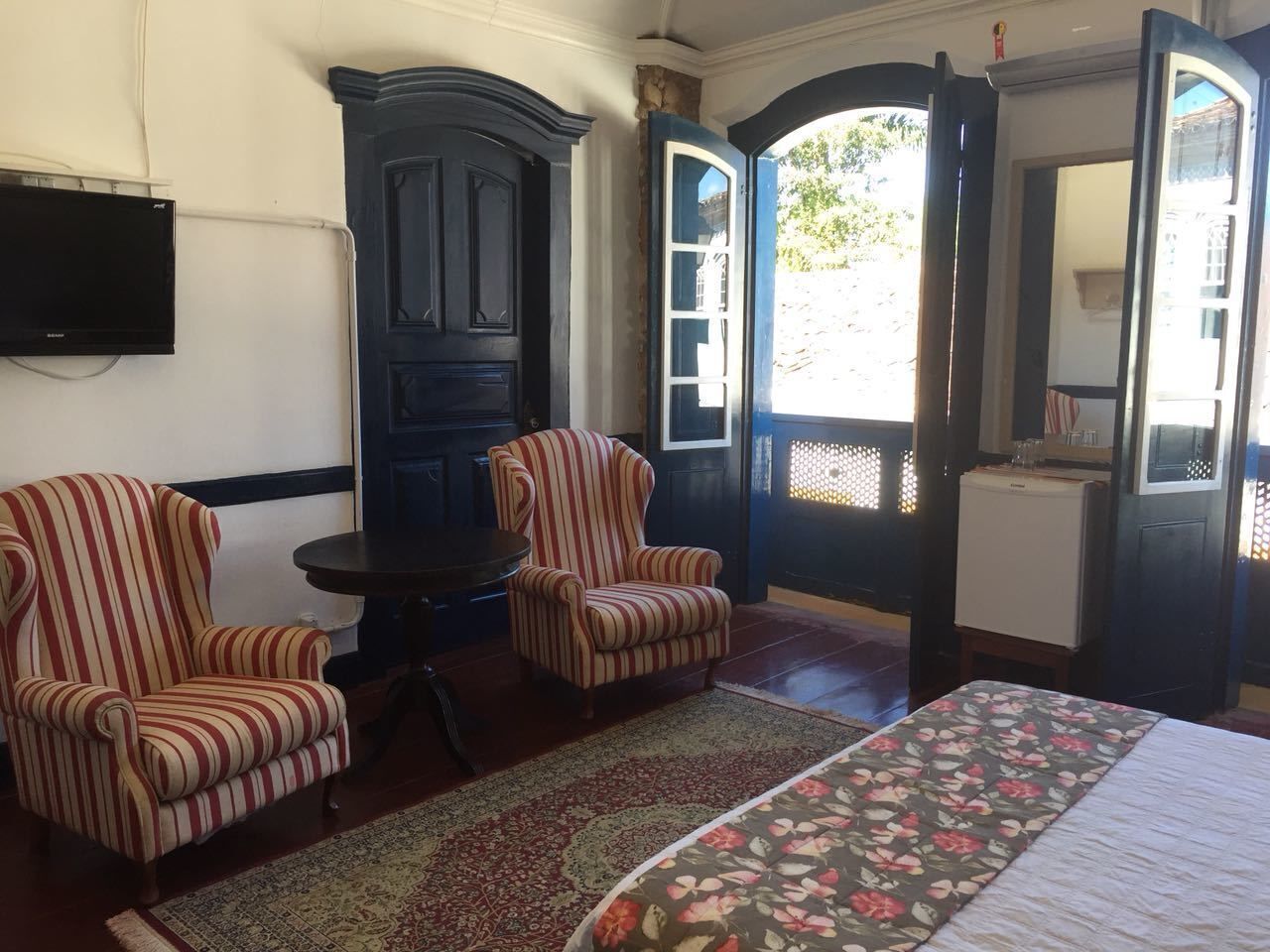 Premium bedding, minibar, free WiFi