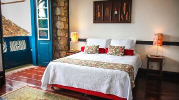 Ropa de cama de alta calidad, minibar, wifi gratis