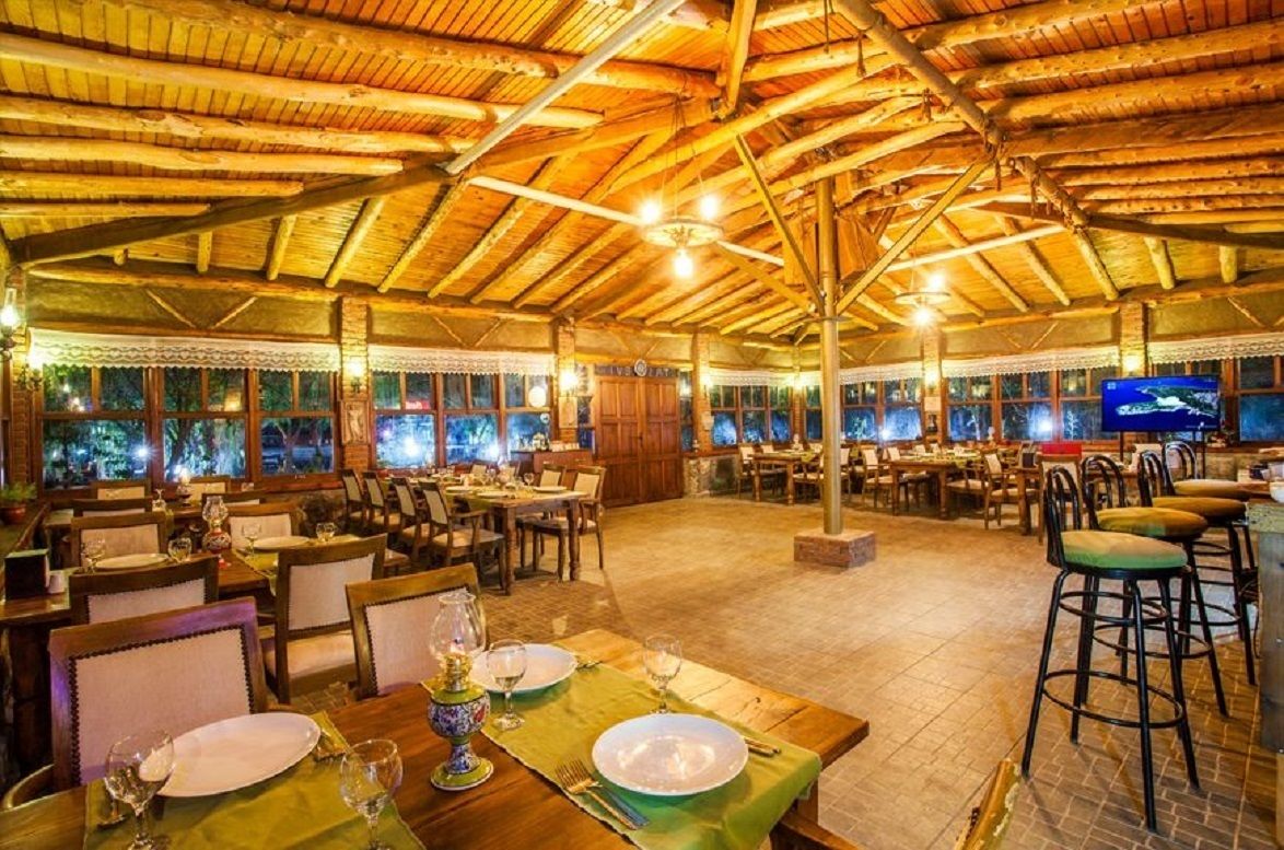 breakfast, lunch served; local and international cuisine, pool views