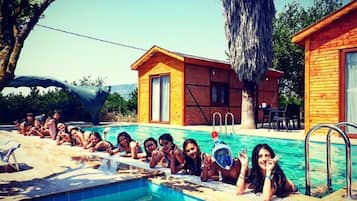 Piscina externa sazonal