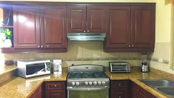 Exclusive House, Multiple Bedrooms, Non Smoking, Courtyard View | Private kitchen | Fridge, microwave, stovetop, coffee/tea maker