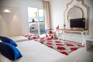 Kamer, 1 twee- of 2 eenpersoonsbedden | Luxe beddengoed, een kluis op de kamer, verduisterende gordijnen