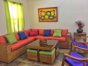 Exclusive House, Multiple Bedrooms, Non Smoking, Courtyard View | Living area