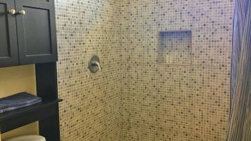 Exclusive House, Multiple Bedrooms, Non Smoking, Courtyard View | Bathroom | Shower, free toiletries, towels, soap