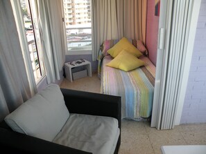 1 chambre, fer et planche à repasser, draps fournis