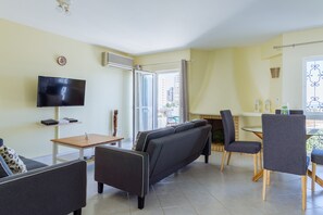 TV - Fantastic apartment with direct sea access (Armação de Pêra)