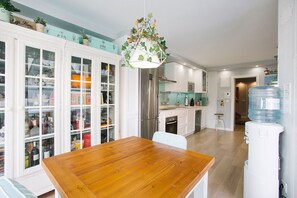 Fridge, microwave, oven, dishwasher - VILLA ONDARRETA CON PARKING Y AC (San Sebastián)