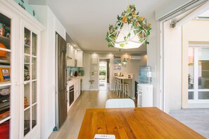 Fridge, microwave, oven, stovetop - VILLA ONDARRETA CON PARKING Y AC (San Sebastián)