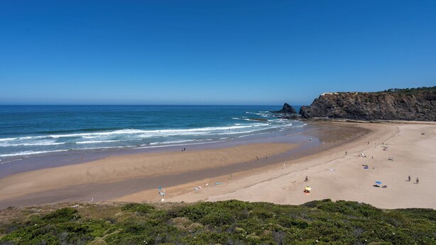Beach nearby, beach towels