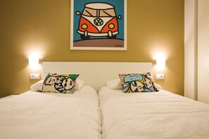 2 Schlafzimmer, Betten mit Memory-Foam-Matratzen, Bügeleisen/Bügelbrett
