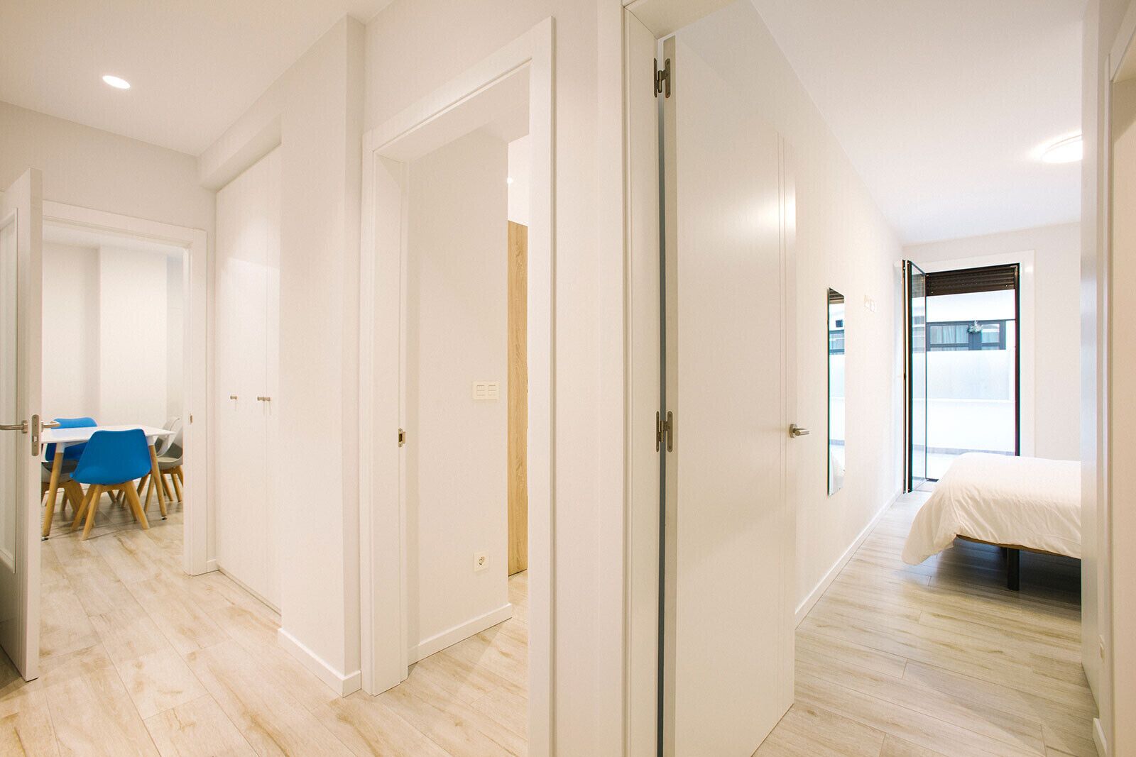2 slaapkamers, een strijkplank/strijkijzer, gratis wifi, beddengoed