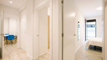 2 slaapkamers, een strijkplank/strijkijzer, gratis wifi, beddengoed