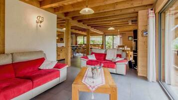 TV, fireplace, stereo