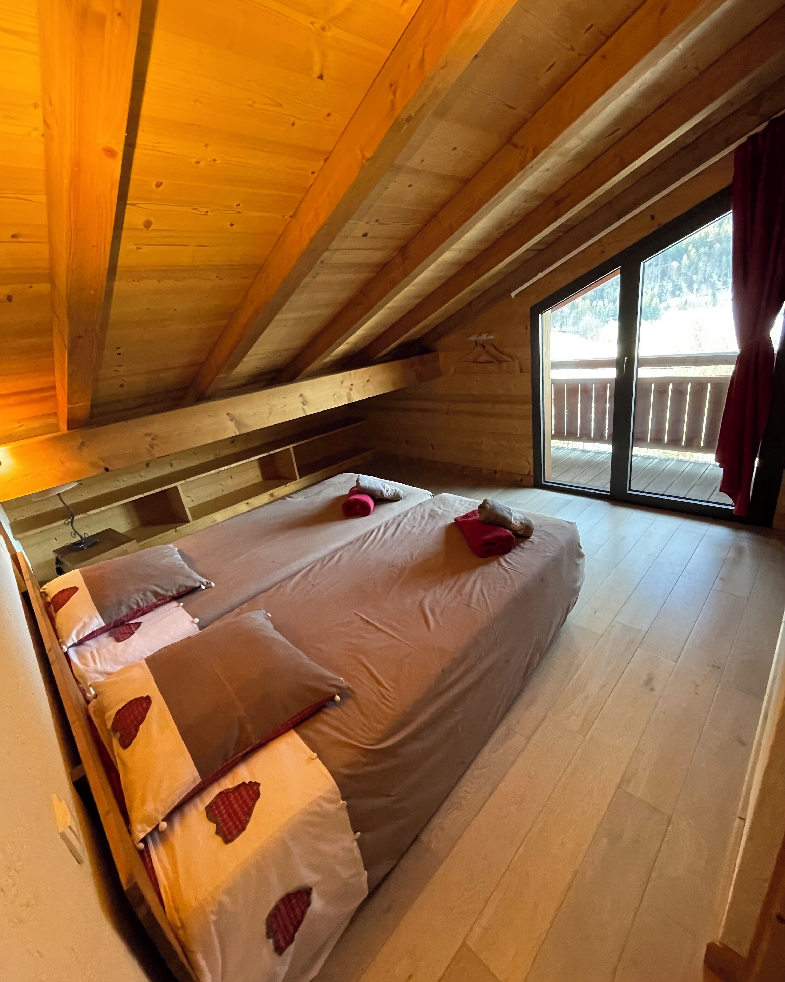 7 bedrooms, iron/ironing board, WiFi (free), bed sheets