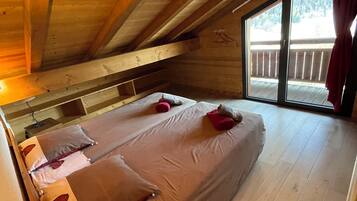 7 bedrooms, iron/ironing board, WiFi (free), bed sheets