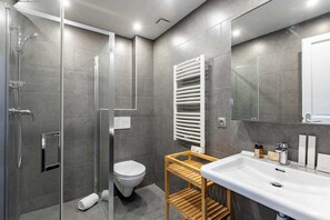 Shower, hair dryer, towels - Sweett | Saint Denis IV (Paris)