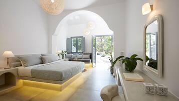 King Suite with outdoor Jetted Tub | Minibar, Zimmersafe, Schreibtisch, Verdunkelungsvorhänge