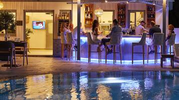 Poolside bar