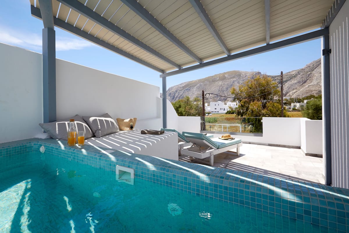 King Suite with outdoor Jetted Tub | ミニバー、セーフティボックス (室内)、デスク、遮光カーテン