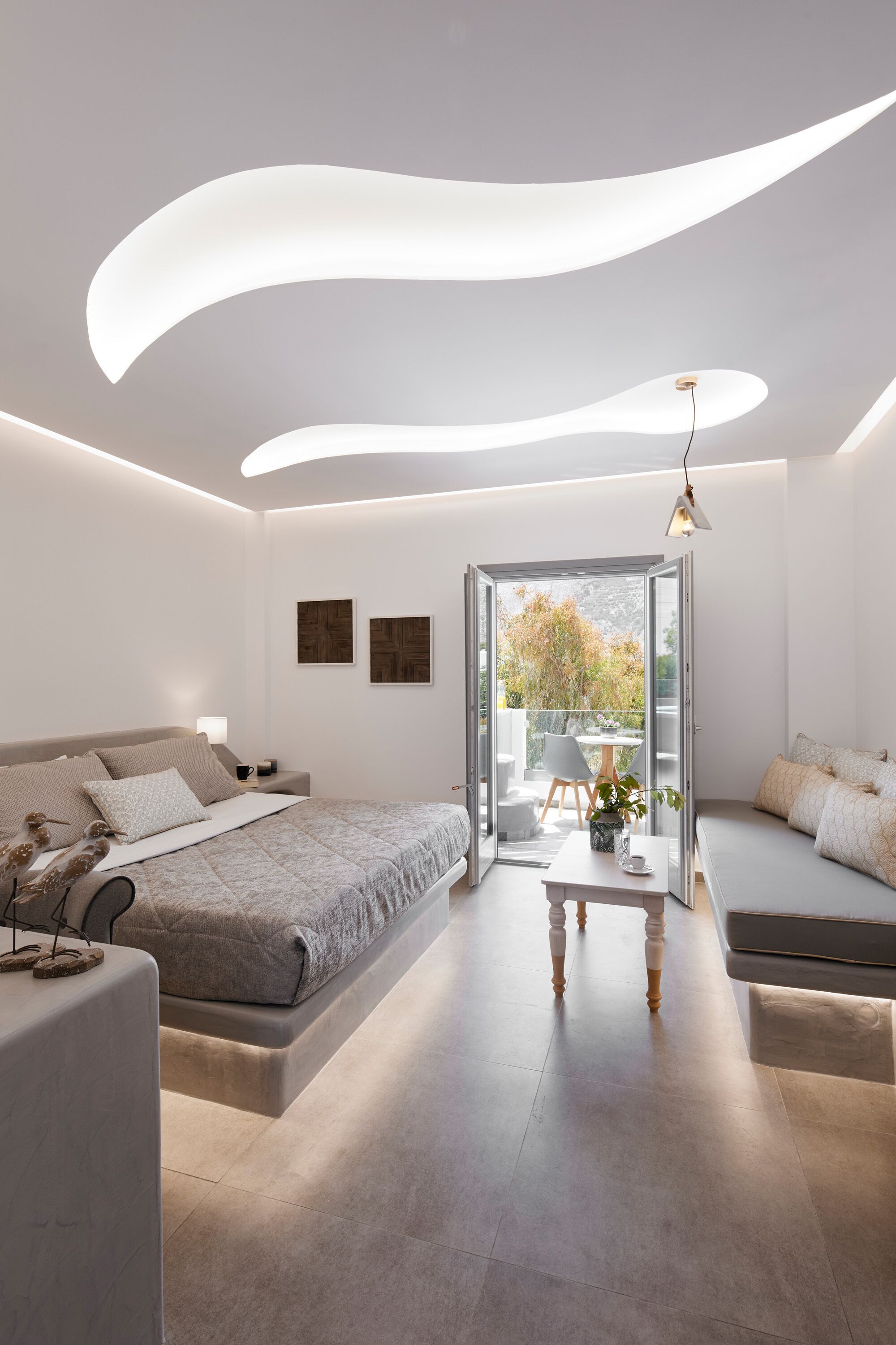 Minibar, Zimmersafe, Schreibtisch, Verdunkelungsvorhänge