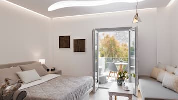 Minibar, Zimmersafe, Schreibtisch, Verdunkelungsvorhänge