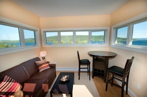 TV, fireplace, DVD player - Luxury Golf Retreat - Unlimited Golf for 4 (Baddeck)