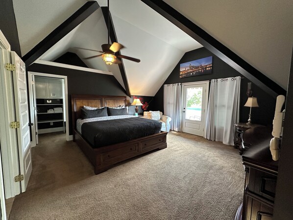 4 bedrooms, iron/ironing board, free WiFi, bed sheets - 4 KING Master Bedrooms! 2 Covered Porches +Rooftop Terrace! 5 Mins to Downtown! (Nashville)