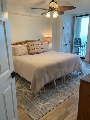 3 slaapkamers, een strijkplank/strijkijzer, gratis wifi, beddengoed