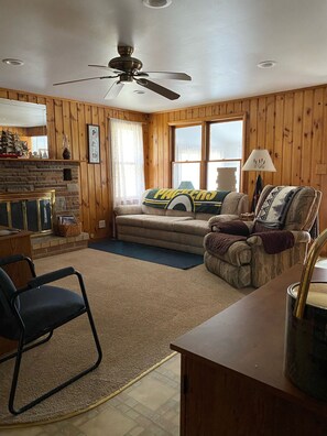 تلفزيون، مشغل دي في دي، كُتُب، مكتبة فيديو