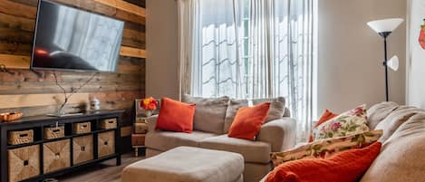 Smart TV, fireplace