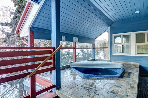 1 Bedroom, Ski In, Easy Walk Around Breck! Mountain Views, Free Garage Parking!
